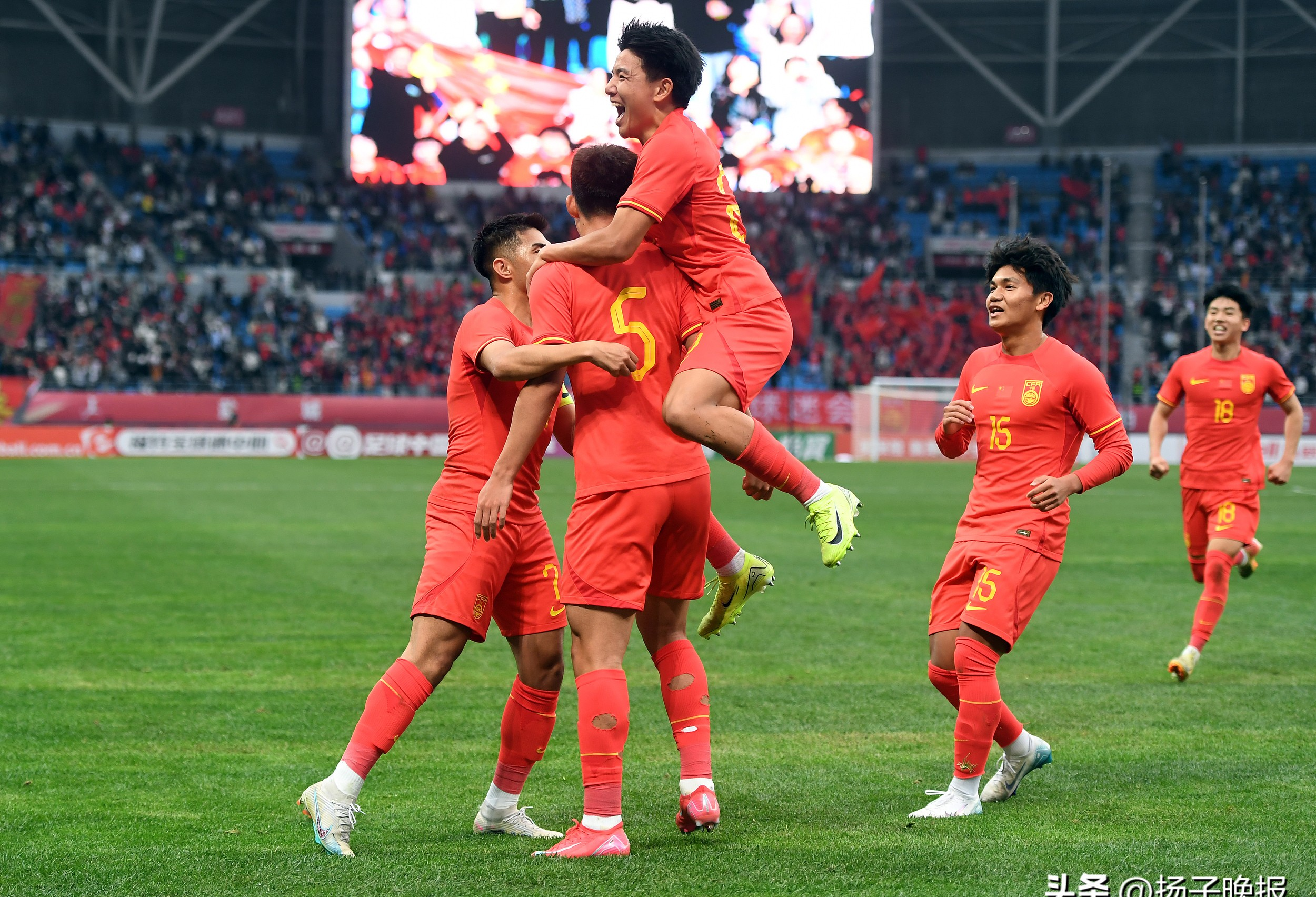 中国队绝杀英格兰队，张本智和点燃赛场