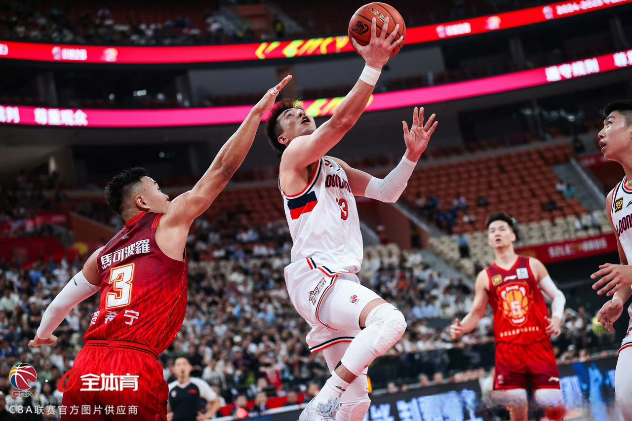 马刺轻取骑士,郭艾伦状态火热 马刺轻取骑士,郭艾伦状态火热