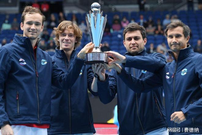 戴维斯杯险胜年终总决赛，梅德韦杰夫统治全场