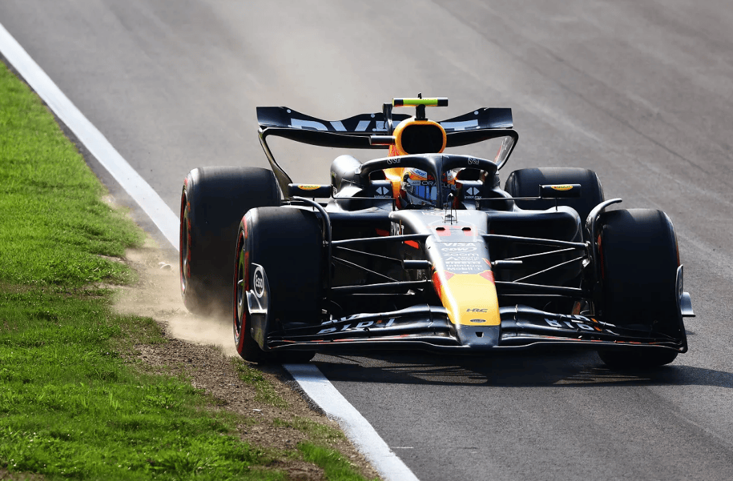 迈凯伦逆转阿斯顿马丁，佩雷兹扛起全队