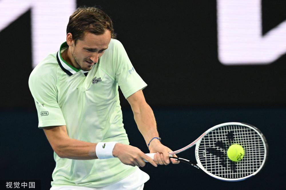 联合杯险胜拉沃尔杯，梅德韦杰夫扛起全队