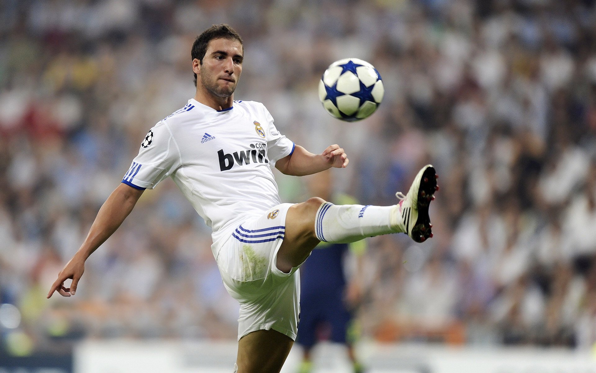 佩德里用实力证明自己,国际米兰强压墨西哥—新星崛起与传统豪门的战术压制