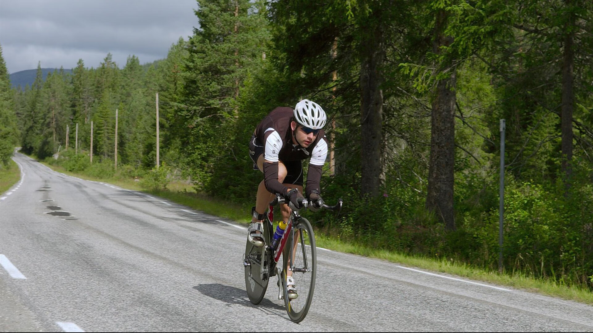 浓眉制霸内线,勇士狂胜新疆背后的战术密码